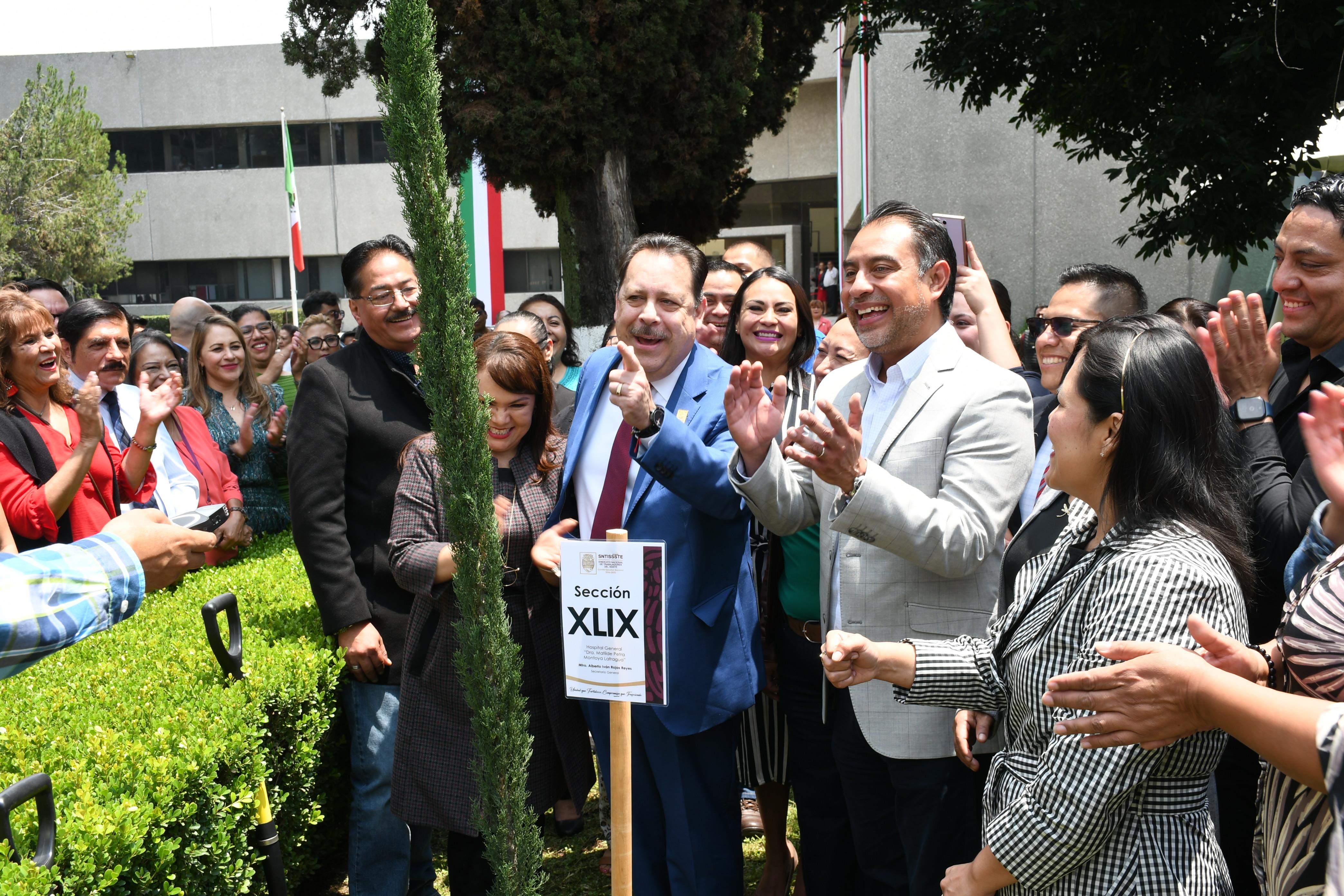 Salutación y Siembra de Pino del HG. "Dra Matilde Petra Montoya Lafragua", Tlahuac, Sección XLIX